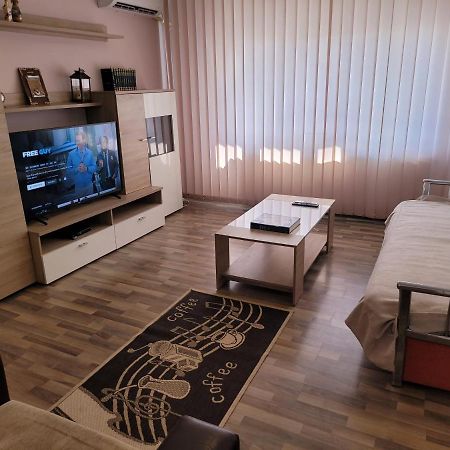Апартаменты Quiet, Relaxing, Family Friendly Бухарест Экстерьер фото